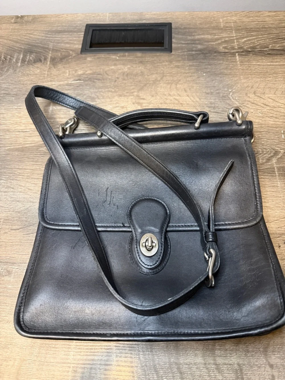 Vintage Coach Willis Bag (model number 9927), - Picture 2 of 6